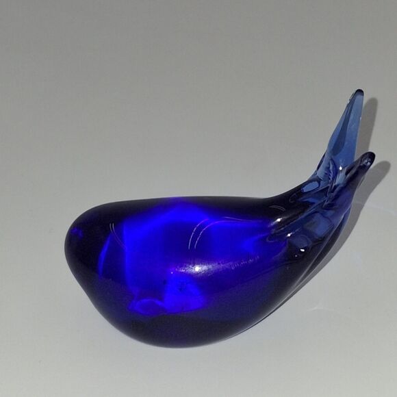 WHALE COBALT BLUE ART GLASS HAND BLOWN PAPERWEIGHT  FIGURE 3 1/4" - Picture 4 of 9